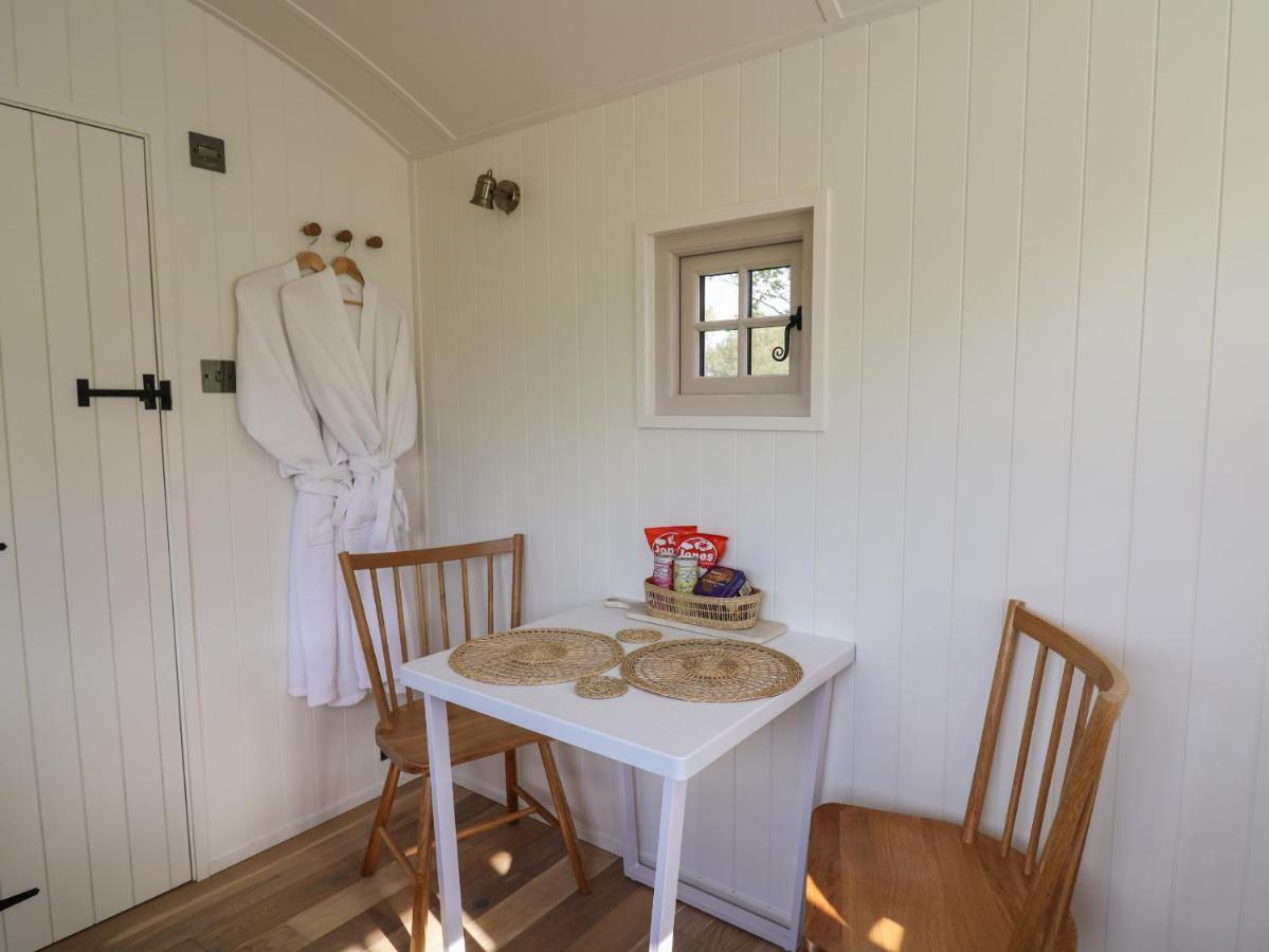 Holiday home Dragonfly Shepherd's Hut *