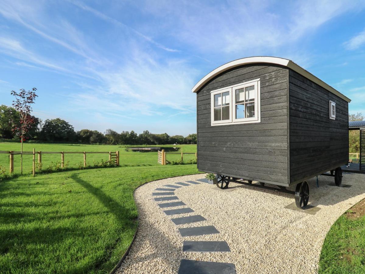 Dragonfly Shepherd's Hut Holiday home *
